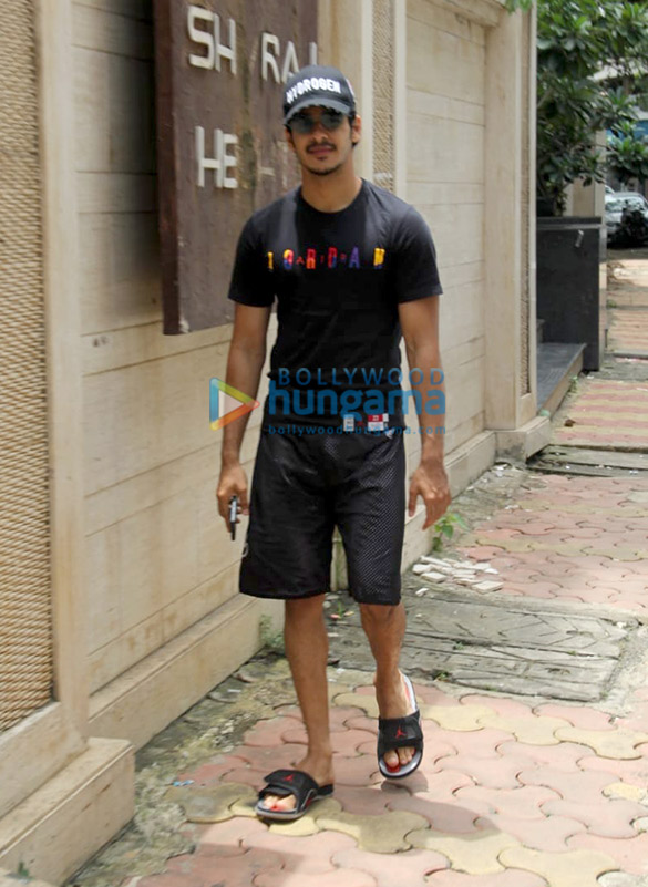 Photos: Ishaan Khatter and Khushi Kapoor spotted Manish Malhotra’s office in Bandra