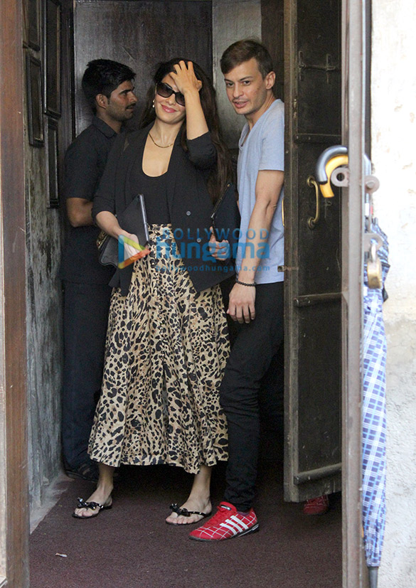 photos jacqueline fernandez spotted at pali bhavan in bandra 3