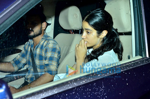 photos janhvi kapoor snapped in versova 3