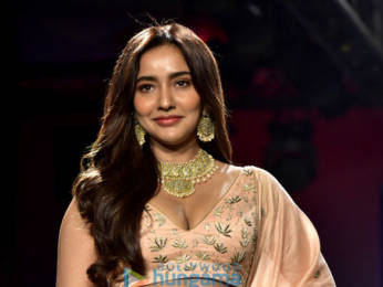 Photos: Kangana Ranaut, Malaika Arora, Shilpa Shetty and others walk the ramp as show stoppers at Lakme Fashion Week 2019 | Day 5