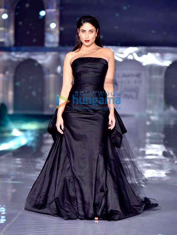 photos kareena kapoor khan walks the ramp for gauri nainika at lakme fashion week 2019 grand finale 1