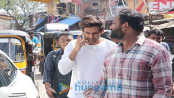 Photos: Kartik Aaryan arrives at the gym to receive Sara Ali Khan in Bandra