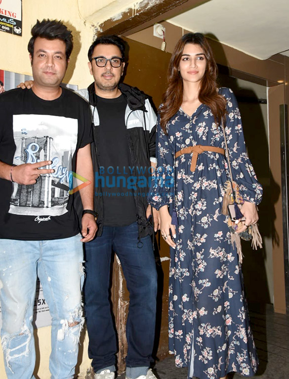 Photos: Kriti Sanon, Varun Sharma and Dinesh Vijan spotted at Juhu PVR Photos: Kriti Sanon, Varun Sharma and Dinesh Vijan spotted at Juhu PVR