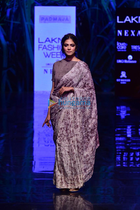 photos malavika mohanan walks the ramp as the show stopper at lakme fashion week 2019 3