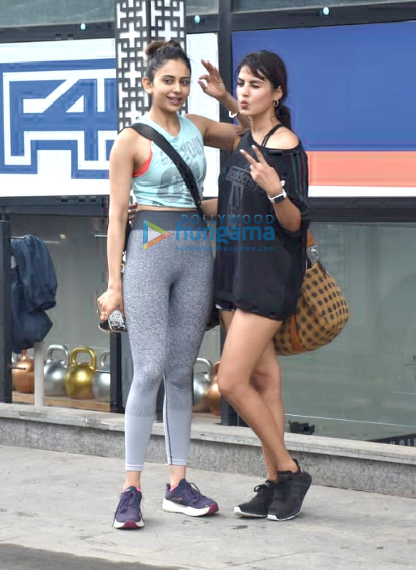 photos rakul preet singh and rhea chakraborty spotted at the gym in juhu 2
