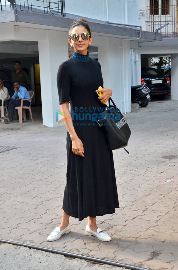 photos rakul preet singh snapped in juhu 2