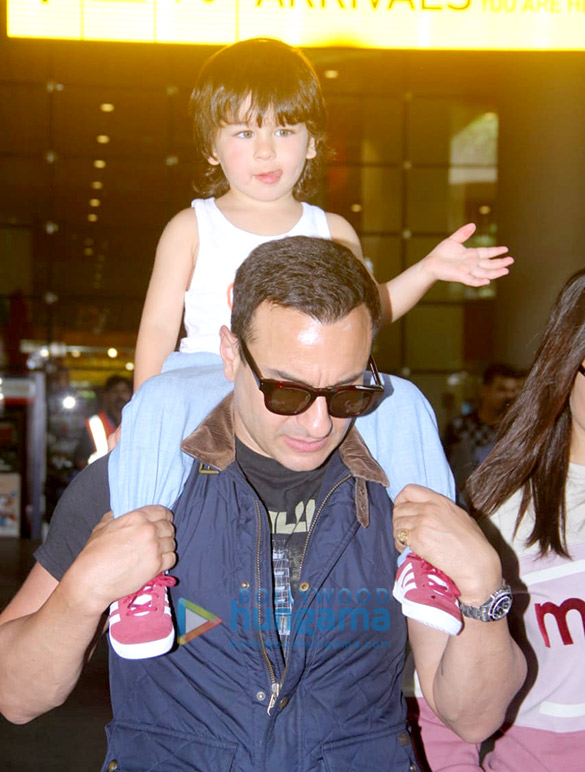 photos saif ali khan and kareena kapoor khan snapped at the airport 3