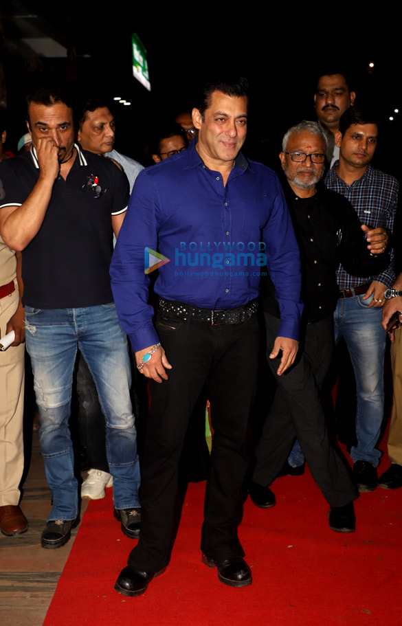 photos salman khan madhuri dixit mohnish bahl and others snapped at hum aapke hain koun 25 years celebration 5