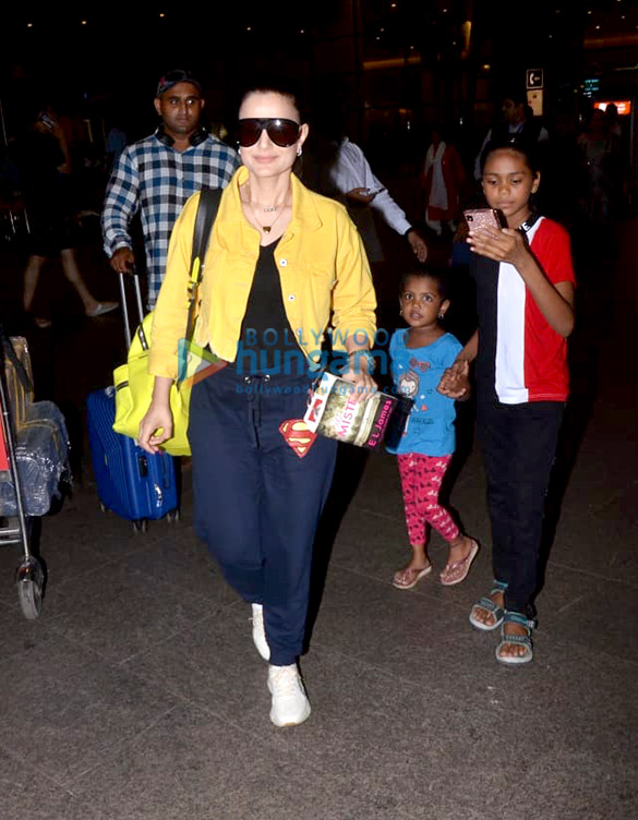 photos salman khan varun dawan sara ali khan and others snapped at the airport 4