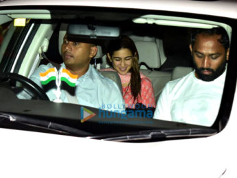 Photos: Sara Ali Khan snapped at the airport to receive Kartik Aaryan