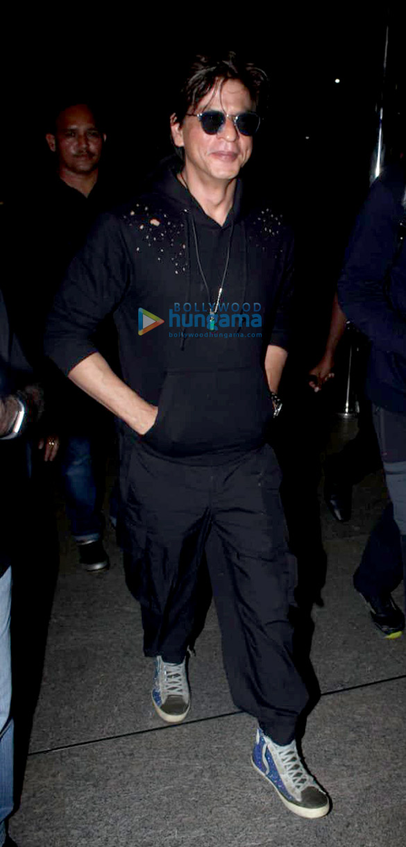 Photos: Shah Rukh Khan, Kareena Kapoor Khan, Varun Dhawan, Jackky Bhagnani and others snapped at the airport