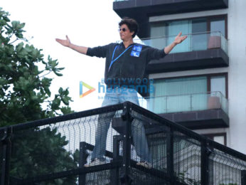 Photos: Shah Rukh Khan celebrates Eid with fans at Mannat