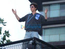 Photos: Shah Rukh Khan celebrates Eid with fans at Mannat