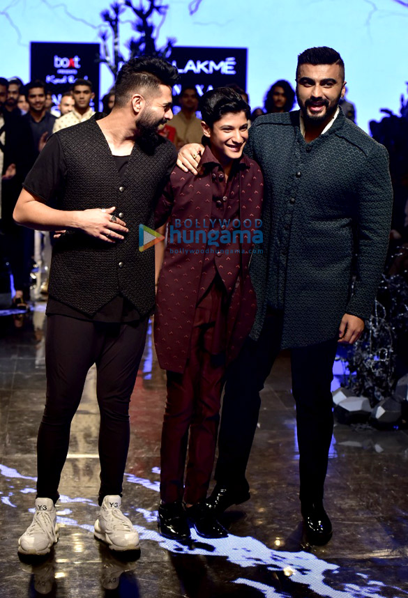 photos shahid kapoor disha patani ayushmann khurrana and others walk the ramp as show stoppers at lakme fashion week 2019 day 4 4
