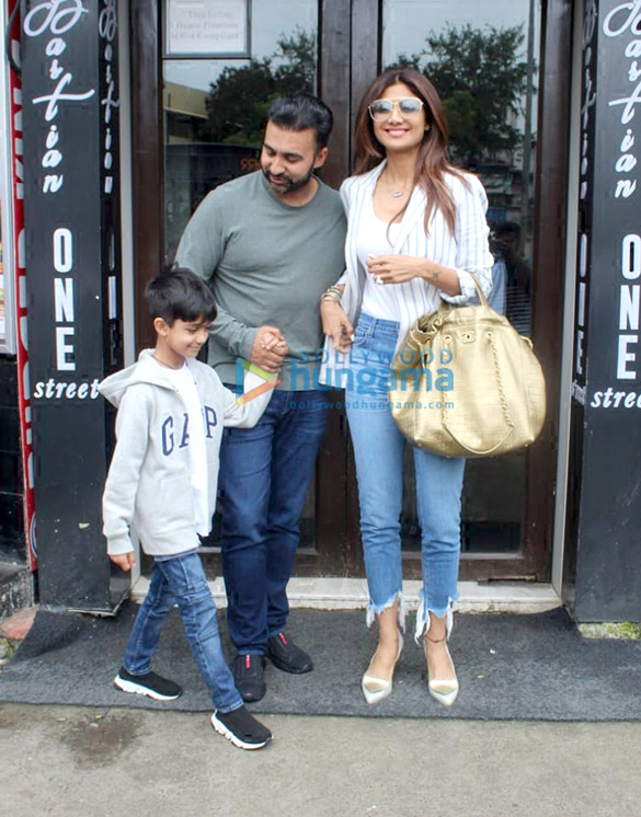 photos shilpa shetty and raj kundra spotted at bastian in bandra 6