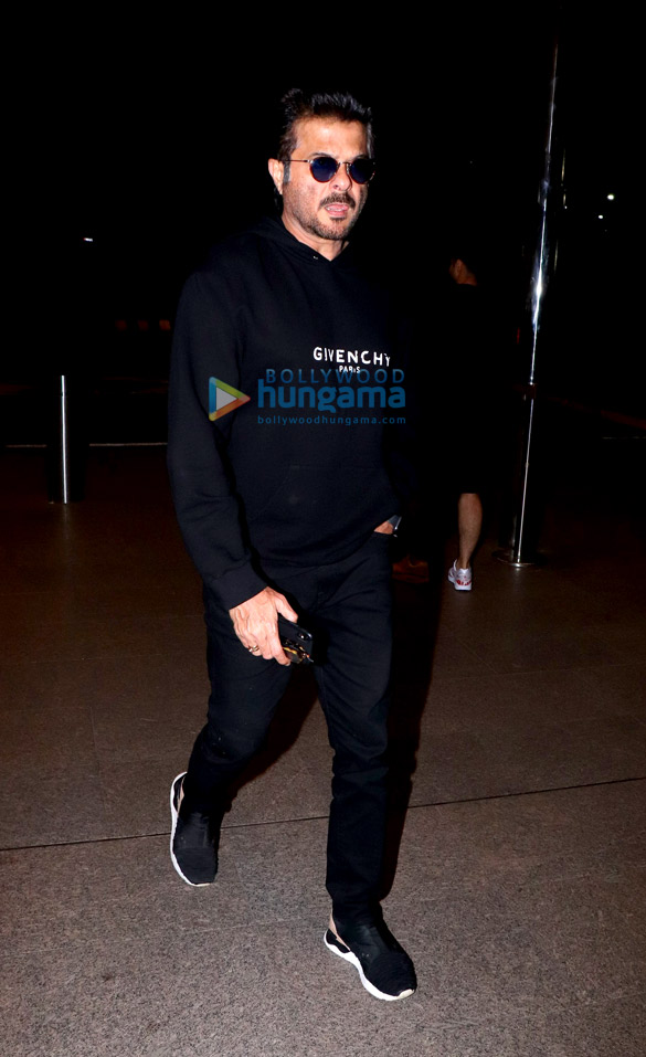 photos shraddha kapoor pooja hegde sonam kapoor ahuja and others snapped at the airport 5