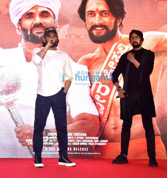 photos suniel shetty and kichcha sudeepa grace the trailer launch of pehlwaan 1