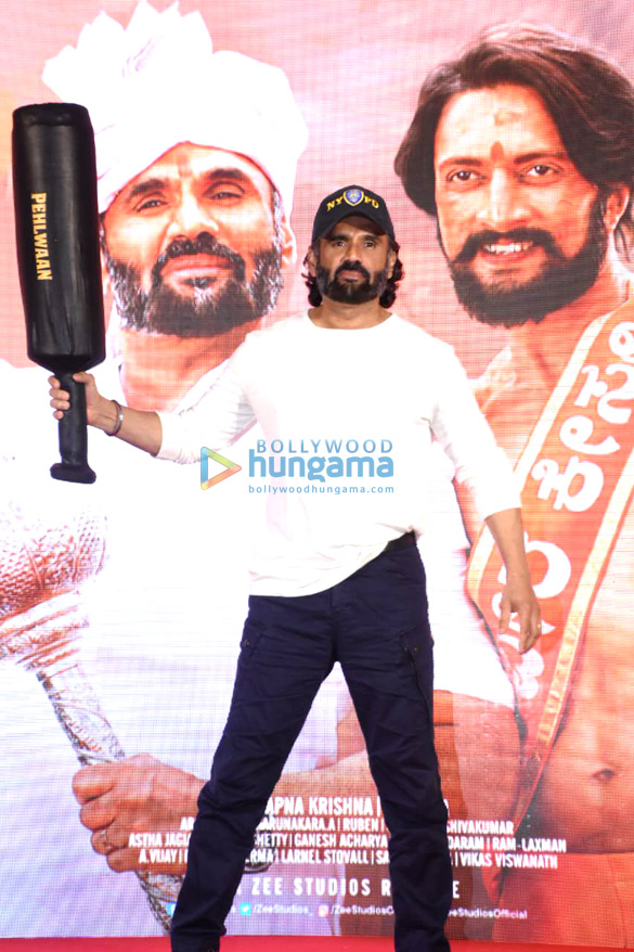 photos suniel shetty and kichcha sudeepa grace the trailer launch of pehlwaan 12