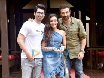Photos: Sunny Deol, Karan Deol and Saher Bamba snapped during Pal Pal Dil Ke Paas promotions
