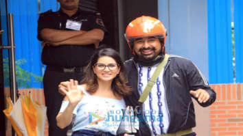 Photos: Sunny Leone and Rannvijay Singh snapped in Juhu