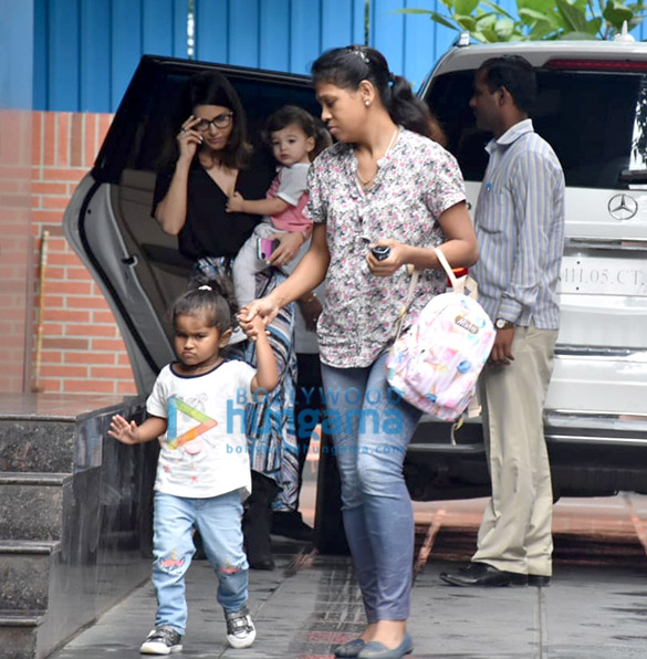 photos sunny leone snapped with her kids 2 2