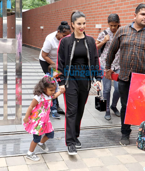 photos sunny leone snapped with her kids at play school in juhu 2 3