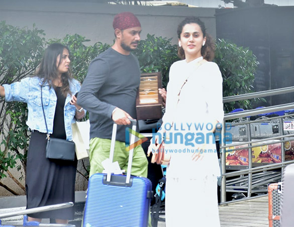photos taapsee pannu kirti kulhari akshay kumar snapped at the airport 1