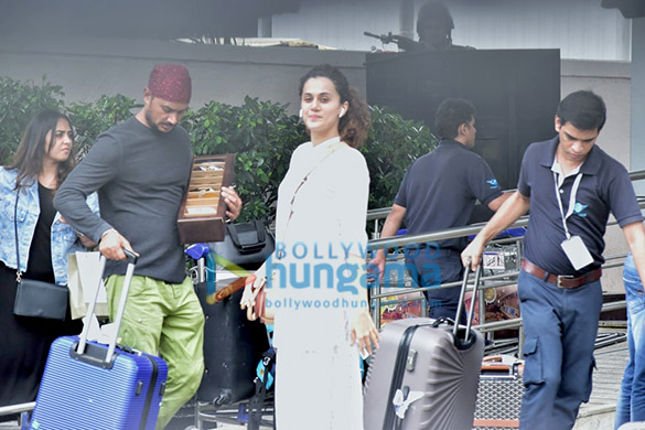 photos taapsee pannu kirti kulhari akshay kumar snapped at the airport 4