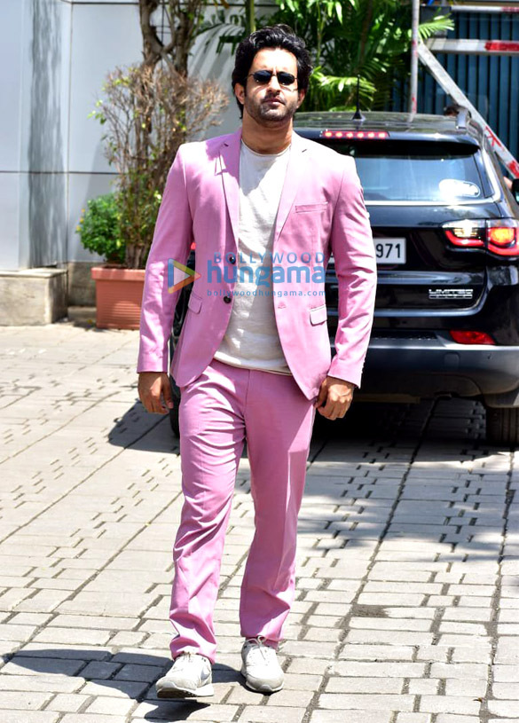 photos team of prasthanam snapped leaving to promote the film in delhi 3