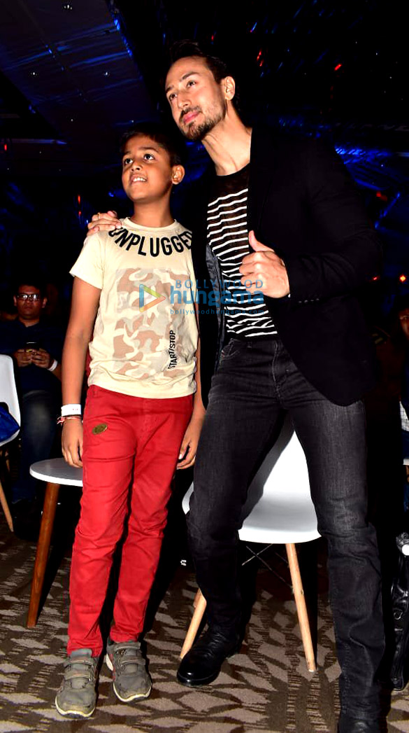 photos tiger shroff snapped at kia car launch 4