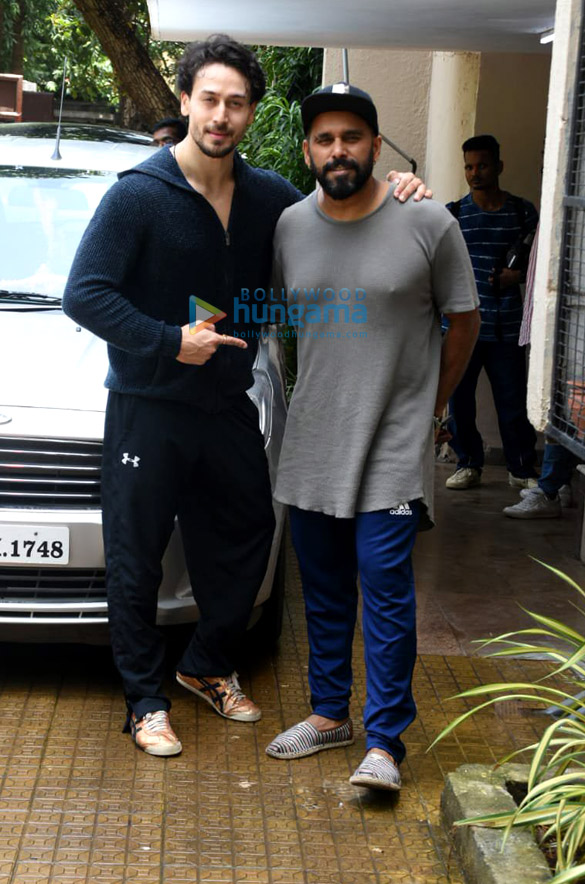 photos tiger shroff spotted at a dance class in andheri 2