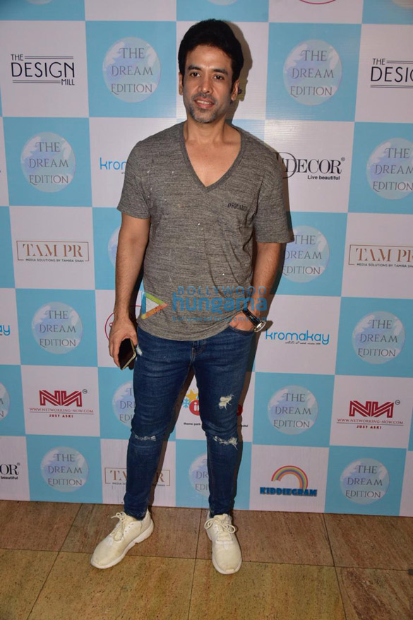 photos tusshar kapoor snapped at the dream edition exibition 3