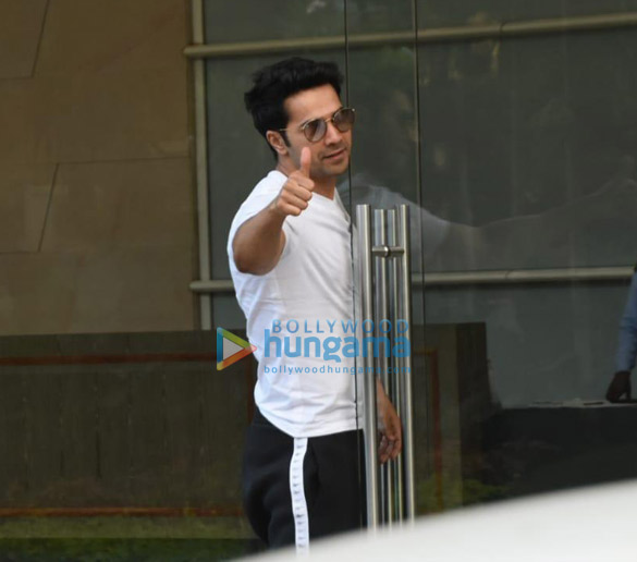 photos varun dhawan snapped in andheri 3