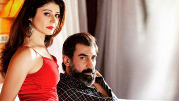 Pooja Batra flaunts toned BIKINI body in her latest picture with husband Nawab Shah