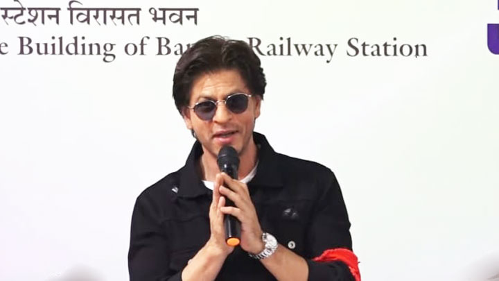 Shah Rukh Khan causes FAN FRENZY at Bandra Railway Station