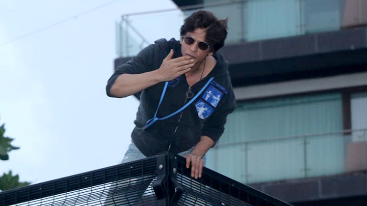 Shah Rukh Khan waves hand to fans on the occasion of Eid Al Adha