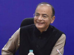 Varun Dhawan, Karan Johar, Ajay Devgn & other Bollywood celebs pay last respect to former finance minister Arun Jaitley