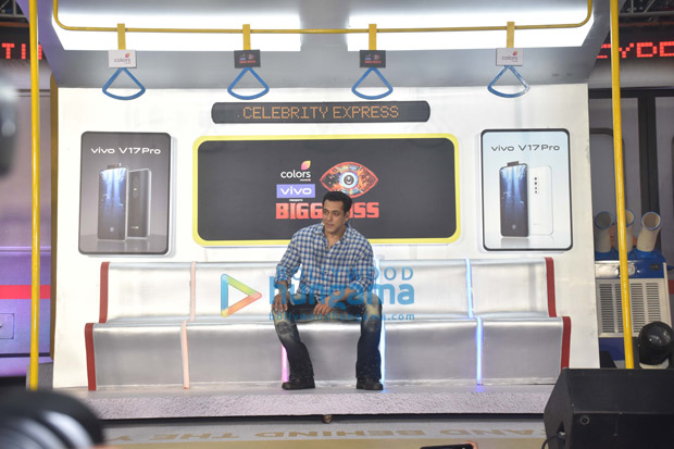 Bigg Boss 13 Salman Khan takes a metro ride, reveals the finale will be in 4 weeks Bigg Boss 13 Salman Khan takes a metro ride, reveals the finale will be in 4 weeks