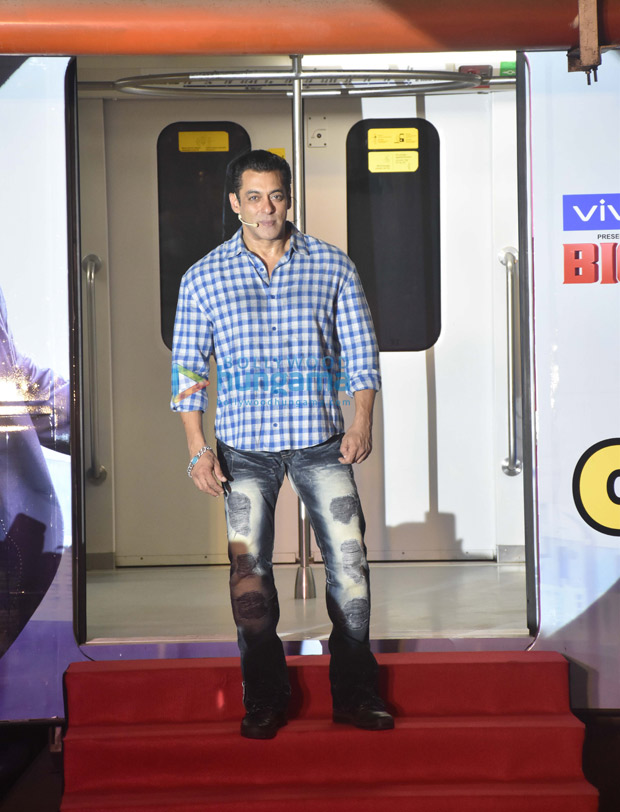 Bigg Boss 13 Salman Khan takes a metro ride, reveals the finale will be in 4 weeks Bigg Boss 13 Salman Khan takes a metro ride, reveals the finale will be in 4 weeks