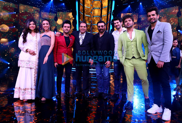 dharmendra karan deol sahher bambba and sunny deol snapped on the sets of superstar singer to promote pal pal dil ke paas 5