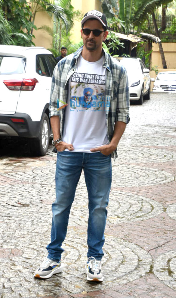 Photos: Hrithik Roshan snapped in Mumbai promoting War