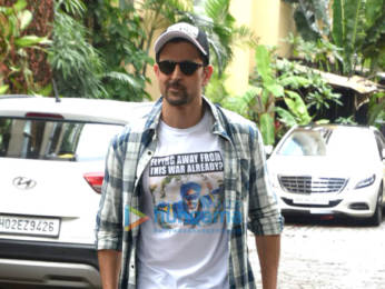 Photos: Hrithik Roshan snapped in Mumbai promoting War