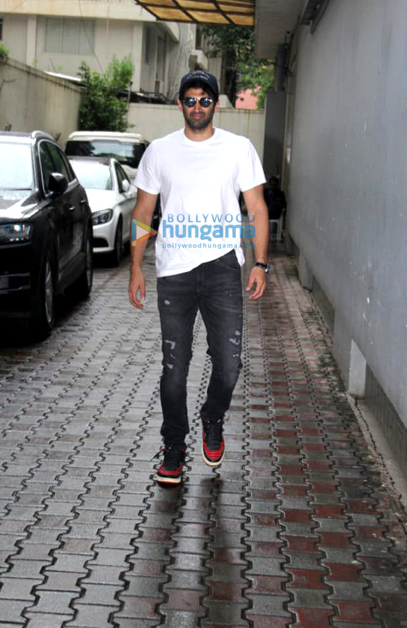 photos aditya roy kapur spotted at vishesh films office 2