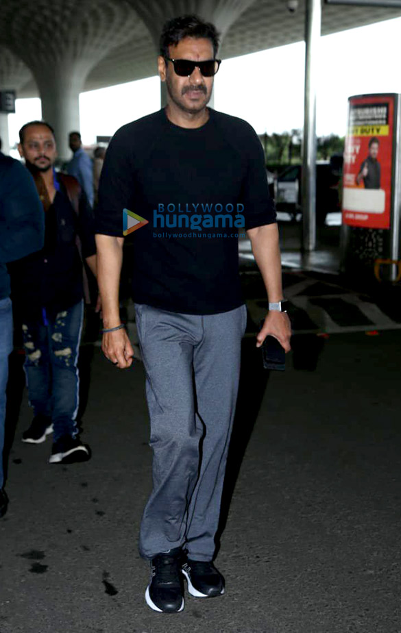 Photos: Ajay Devgn and Amrita Rao snapped at the airport Photos: Ajay Devgn and Amrita Rao snapped at the airport
