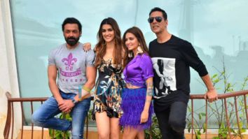 Photos: Akshay Kumar, Bobby Deol, Kriti Sanon and Kriti Kharbanda snapped promoting their film Housefull 4 at Sun N Sand in Juhu