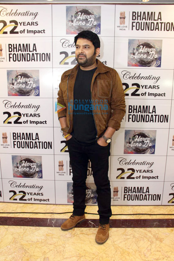 photos amrita rao esha gupta kapil sharma kanika kapoor and others celebrate the success of bhamla foundations beatairpollution campaign song hawaaanede 11