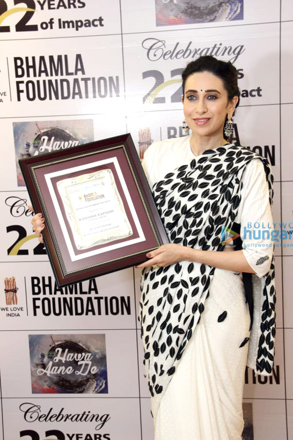 photos amrita rao esha gupta kapil sharma kanika kapoor and others celebrate the success of bhamla foundations beatairpollution campaign song hawaaanede 5