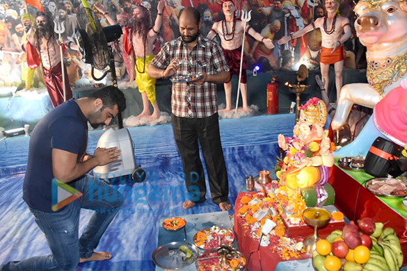 photos arjun kapoor bhushan kumar and others snapped attending the ganpati puja at the t series office 6
