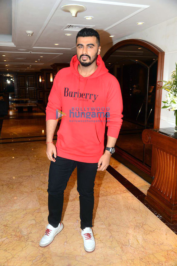 photos arjun kapoor celebrates national cancer rose day with cancer affected children 2