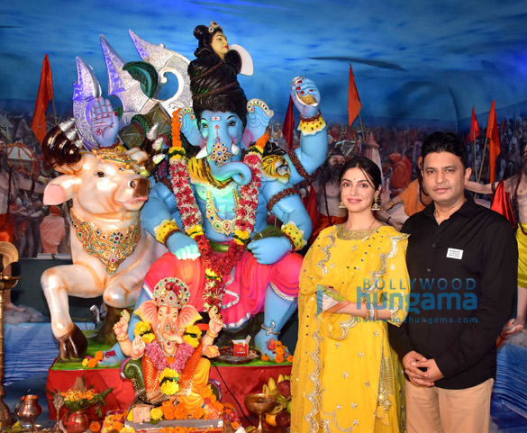 Photos: Bhushan Kumar, Divya Khosla Kumar and Anil Kapoor snapped during Ganpati Aarti at T-Series office Photos: Bhushan Kumar, Divya Khosla Kumar and Anil Kapoor snapped during Ganpati Aarti at T-Series office